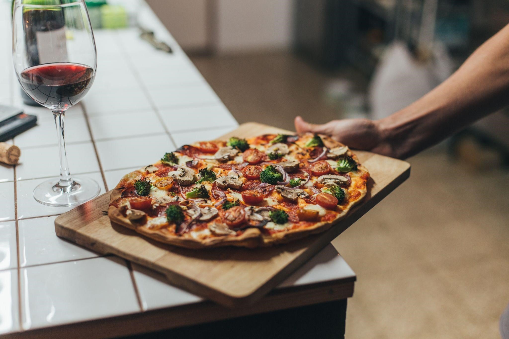Ce vinuri poți servi în funcție de pizza?